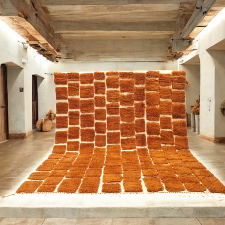 Rustic chic rug in Moroccan wool, brown