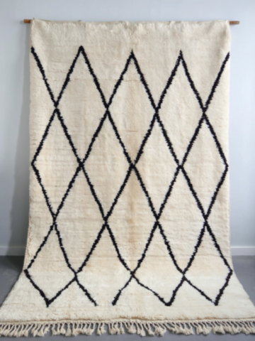 1-Black diamond Berber rug, Beni Ouarain or Mrirt quality 1-Black diamond Berber rug, Beni Ouarain or Mrirt quality