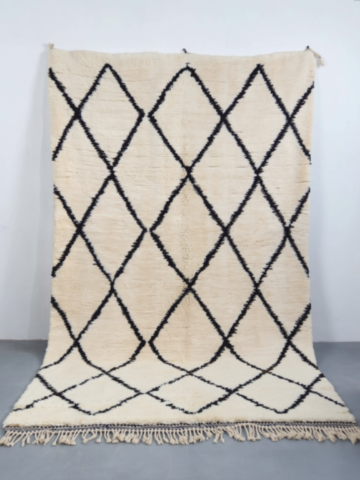 12-Black diamond Berber rug, Beni Ouarain or Mrirt quality 12-Black diamond Berber rug, Beni Ouarain or Mrirt quality