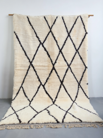 16-Black diamond Berber rug, Beni Ouarain or Mrirt quality 16-Black diamond Berber rug, Beni Ouarain or Mrirt quality