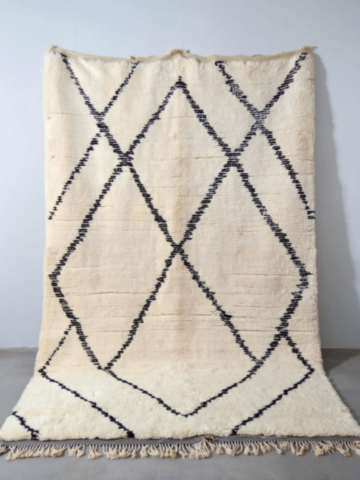 2-Black diamond Berber rug, Beni Ouarain or Mrirt quality 2-Black diamond Berber rug, Beni Ouarain or Mrirt quality
