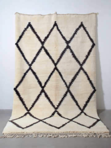 8-Black diamond Berber rug, Beni Ouarain or Mrirt quality 8-Black diamond Berber rug, Beni Ouarain or Mrirt quality