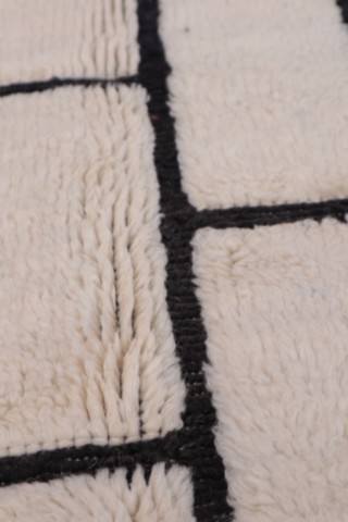 détail-tapis-beni-ouarain-noir-blanc