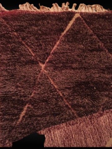 detail-tapis-laine-marron-fonce