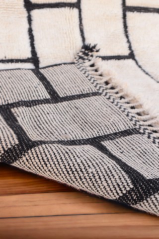 dos-tapis-beni-ouarain-noir-blanc