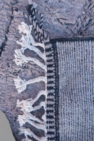 dos-tapis-berbere-gris dos-tapis-berbere-gris
