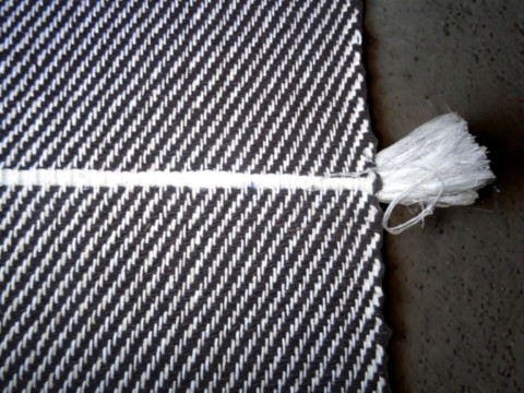 tapis-debain-maroc-pompons